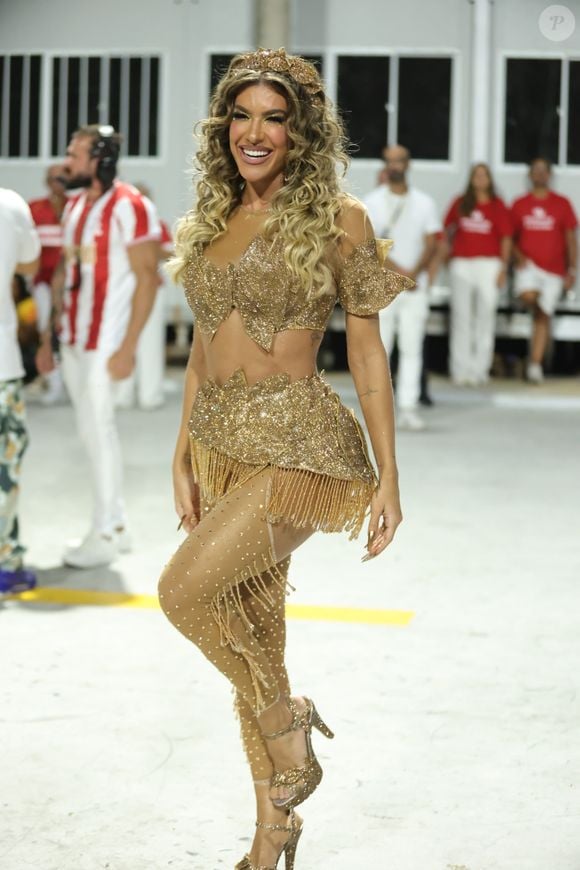 Lorena Improta é musa da Viradouro no carnaval 2025