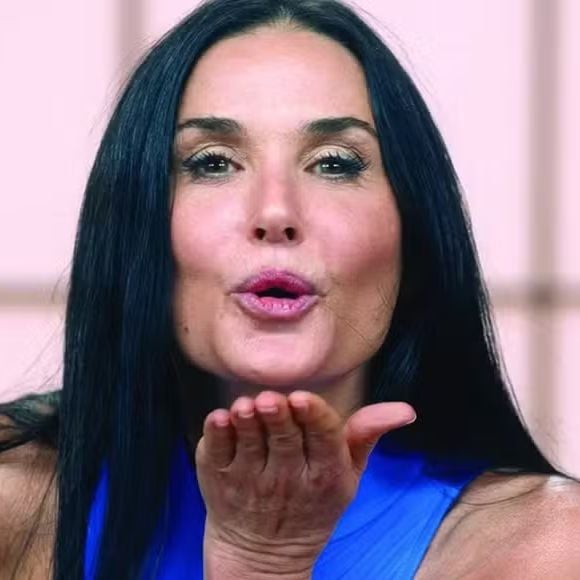 Em Cannes, "A Substância" foi aplaudido por 11 minutos pelos espectadores e também faturou o prêmio de Melhor Roteiro Original, mas não foi bem aceito em outros cantos do mundo, ainda mais em países mais conservadores.