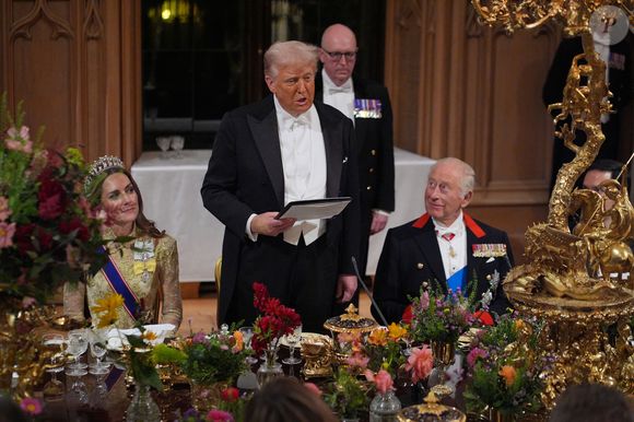 Diplomacia e protocolo: cerimônia incluiu conversas sobre a guerra na Ucrânia, comércio internacional e segurança global com o premiê Keir Starmer