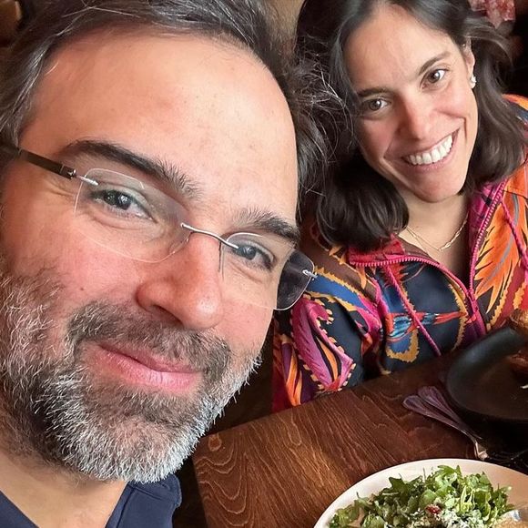 A relação entre Tadeu Schmidt e Ana Cristina é marcada por cumplicidade, parceria e bom humor ao longo dos anos.