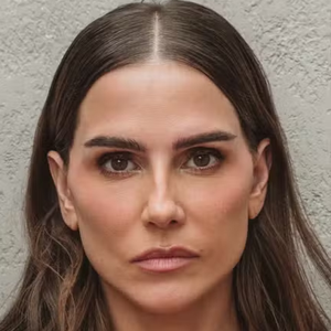 Várias anônimas e famosas, como Débora Secco, já recorreram às técnicas de micropigmentação ou transplante de sobrancelhas, para deixar o visual mais harmônico.