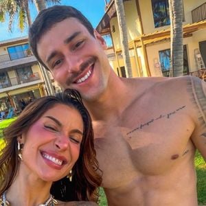 O modelo Helcio publicou uma foto com Bianca Andrade em seu story. A empresária já havia exposto que os dois estavam se conhecendo melhor