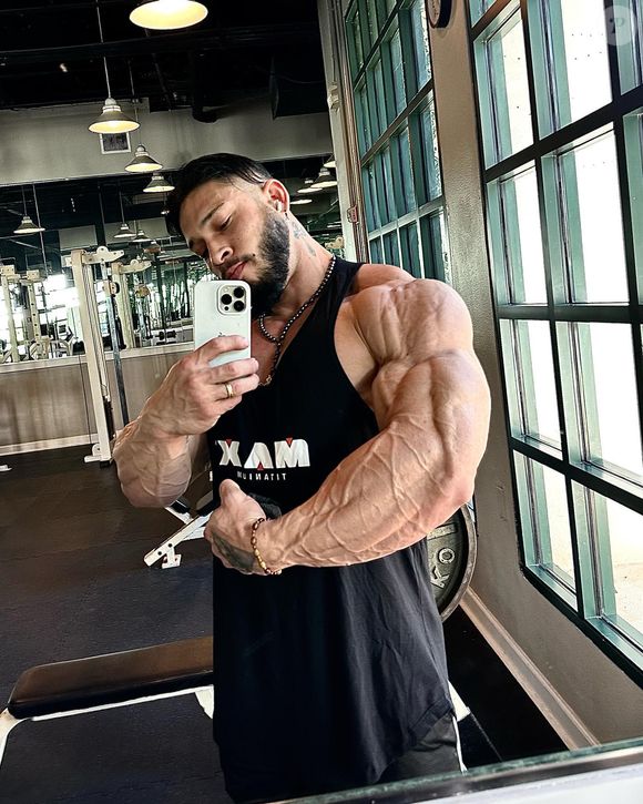 Na semana do campeonato, Ramon Dino seguiu uma dieta restrita em carboidratos para secar seu corpo