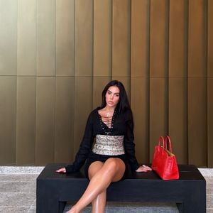 Antes da fama, Georgina Rodríguez trabalhou na Massimo Dutti e contou que costumava observar as vitrines de luxo durante seus passeios por Madri