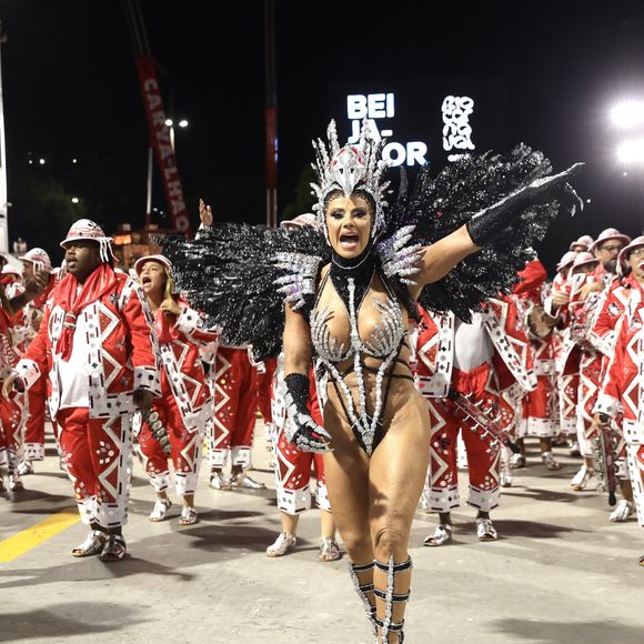 Viviane Araújo recebeu elogios pelo samba no pé - Foto: Brazilnews/Agnews