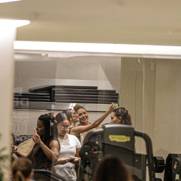 Simpática, Virgínia Fonseca tirou selfie com fãs