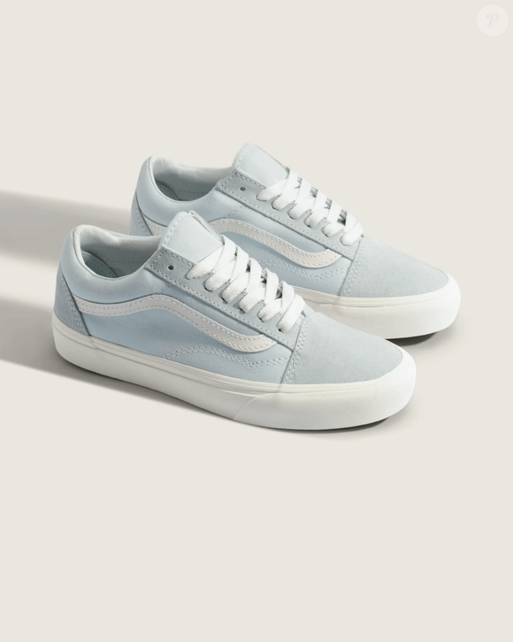 O tom pastel Blue Mist, que remete ao Cloud Dancer, traduz a busca atual por elegância leve e versátil no dia a dia