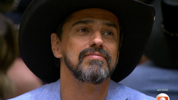 ‘Rala, Cowboy’: Tadeu Schmidt resgata Pedro Bial em eliminação HISTÓRICA de Alberto no 'BBB 26' e web comemora