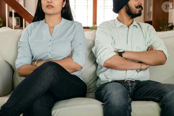 O vínculo entre o casal perde a força: eles já não se entendem mais e passam muito tempo escondendo isso