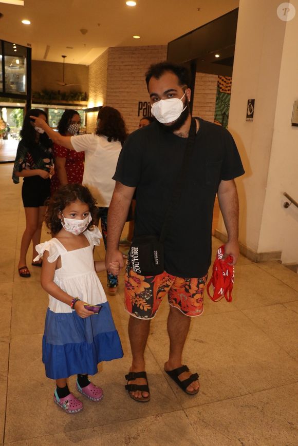 Corpo de Francisco Gil era muito diferente nessa época, bem como a aparência do cantor