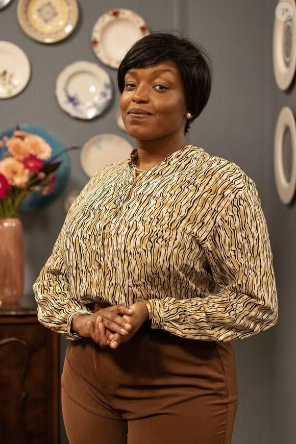 A atriz Belize Pombal deu aulas de atuação ao viver Consuelo em 'Vale Tudo', a secretária da TCA, mas usava lace para seu visual