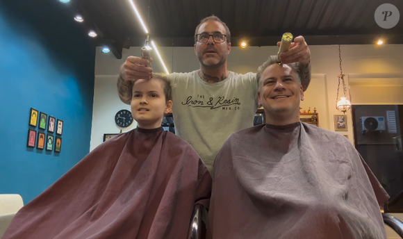 Há menos de um mês, o ex-goleiro do Santos havia publicado um vídeo em seu perfil no Instagram, onde raspava o cabelo junto do filho, Enzo. Essa demonstração de carinho comoveu os internautas na web.