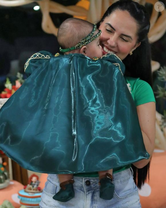 Close da produção caprichada do vestido inspirado na heroína escocesa