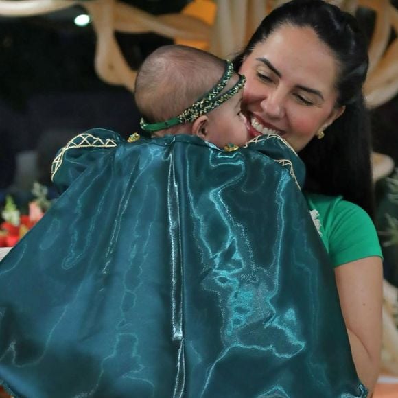 Close da produção caprichada do vestido inspirado na heroína escocesa