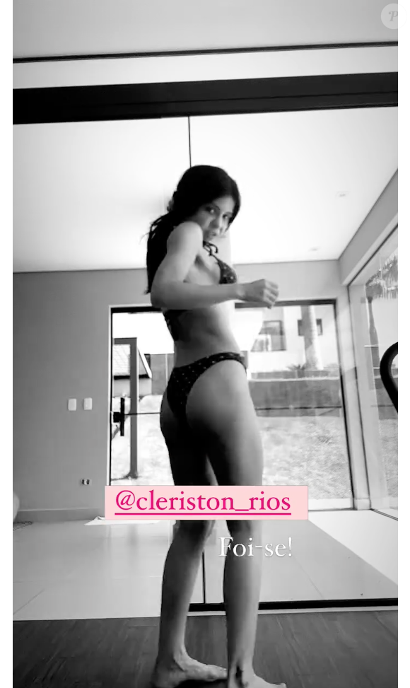 Maiara até tirou um tempinho do seu treino para dar um 'confere' no corpo durante o vídeo