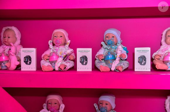 Deolane Bezerra surpreendeu ao presentear as amigas da filha Valentina com bebês reborn de R$ 2,7 mil cada