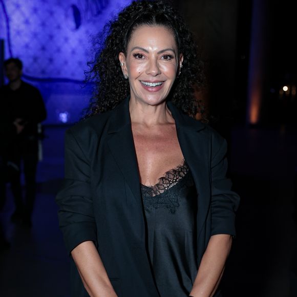 A maioria das famosas apostou em um look preto, tal como Fabíula Nascimento para evento de cinema carioca