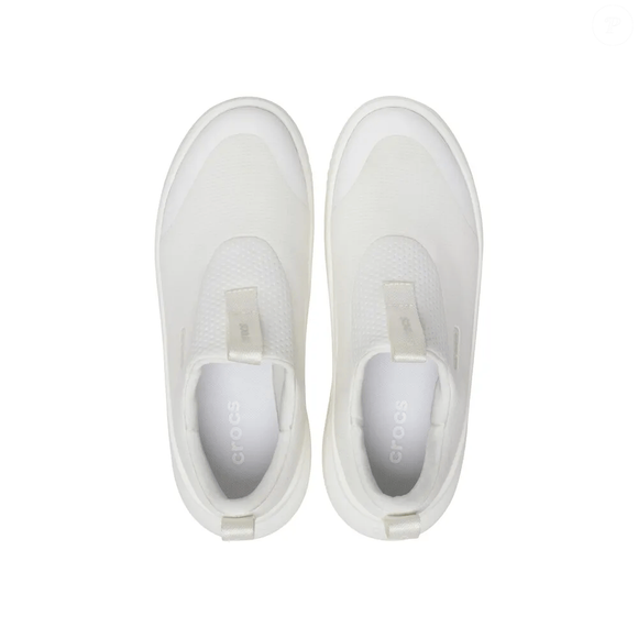 Associado no passado a profissionais da saúde, o Crocs agora divide protagonismo com Adidas Samba e New Balance 317 entre os queridinhos do momento