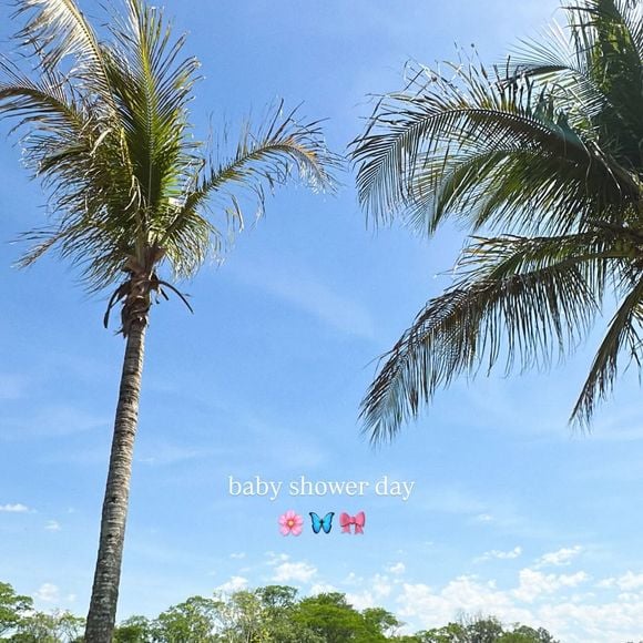 Camila Queiroz celebrou o chá de bebê de sua primeira filha com Klebber Toledo neste sábado (25)