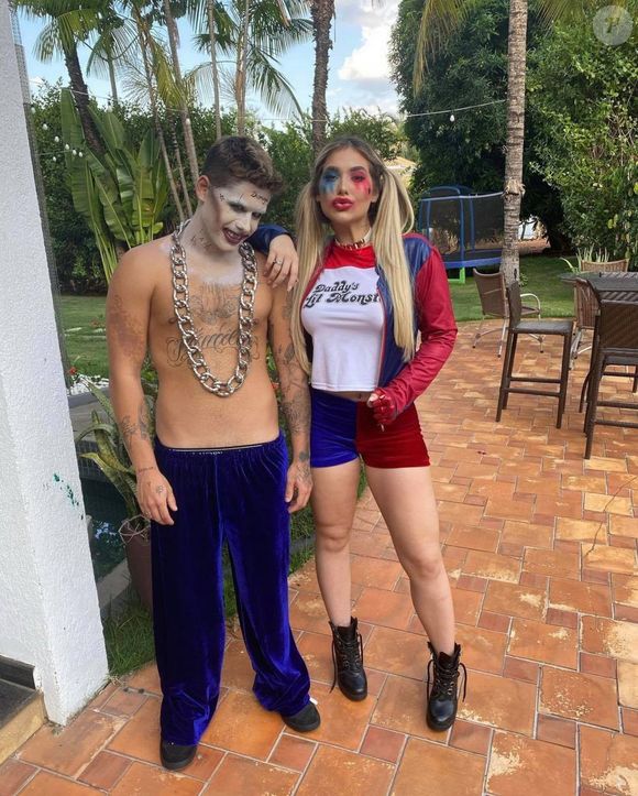 Zé Felipe e Virgínia estavam fantasiados para uma festa de Halloween nesta foto