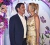 Ana Hickmann e Edu Guedes apareceram juntos na comemoração dos 40 anos da Rommanel e trocaram beijos diante dos fotógrafos