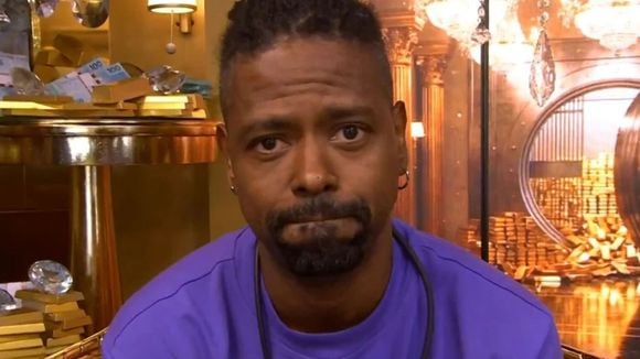 A psicologia diz que as pessoas que ficam quietas nas conversas, em vez de lutarem para serem ouvidas, não são tímidas ou desinteressadas: elas têm um nível de profundidade que a maioria das pessoas já esqueceu como alcançar