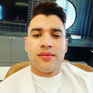 Em 2020, Gusttavo Lima ficou sem barba e comentou: 'Fiquei com cara de uns 23'