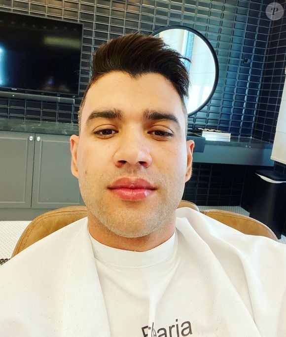 Em 2020, Gusttavo Lima ficou sem barba e comentou: 'Fiquei com cara de uns 23'