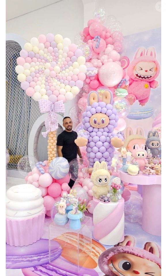 O artista plástico Alisson Vasconcelos veio da Itália para trabalhar na montagem. Ele será o responsável pelos 10 mil balões que farão parte da estrutura