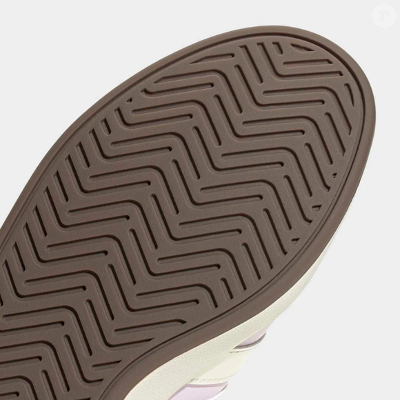 Custando menos de R$ 220 no Pix, o Adidas Grand Court Base 3.0 mostra que é possível investir em um tênis estiloso, confortável e alinhado às tendências sem extrapolar o orçamento