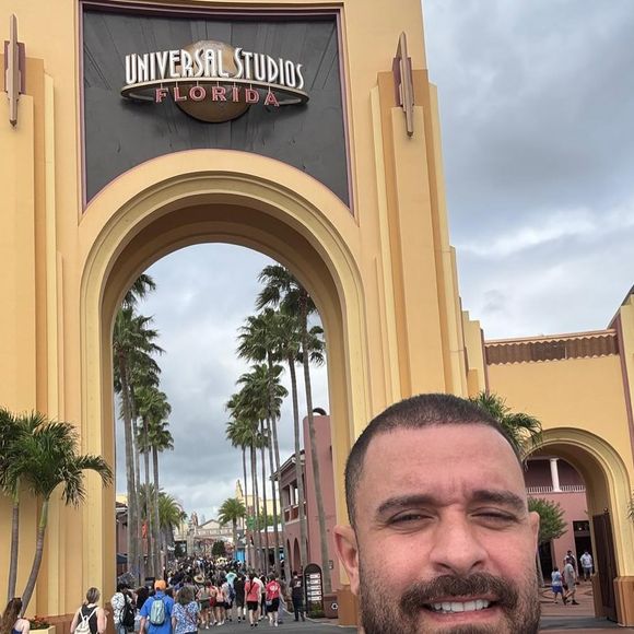 Nos últimos meses, Diogo Nogueira tem investido em manter seu visual mais diferente