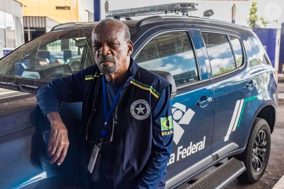 Antonio Pitanga como Salvador, pai de Raquel