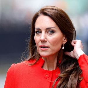 Segundo informações da OK! Magazine, a Kate estaria querendo curar seu relacionamento com Príncipe Harry.