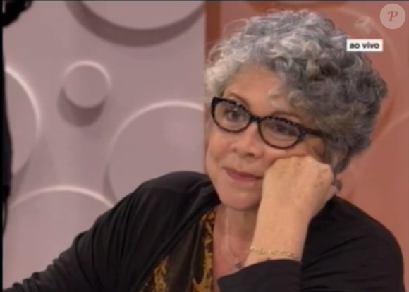 Ângela Leal, atriz brasileira e mãe de Leandra Leal, emocionou durante uma live com Lula ao revelar que adiou uma cirurgia para vota