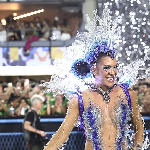 Lore Improta é a musa da Viradouro e fez sucesso na Sapucaí com muita beleza e simpatia