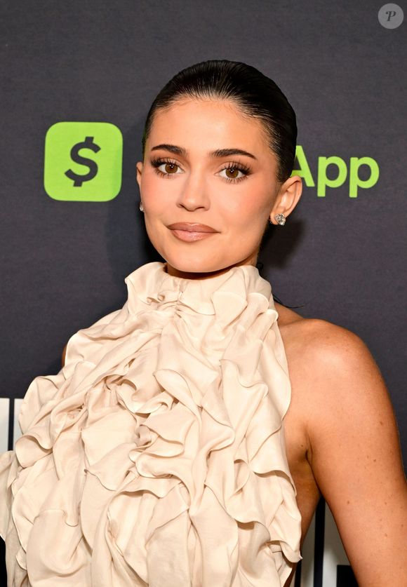 Assim está Kylie Jenner em sua aparição mais recente, feita nos últimos dias