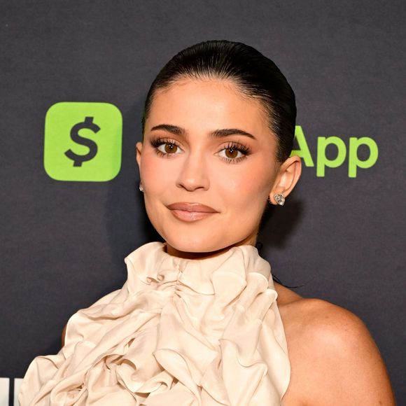 Assim está Kylie Jenner em sua aparição mais recente, feita nos últimos dias