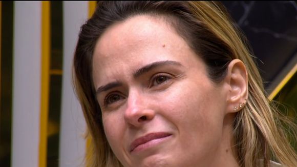 'Não sabem da nossa vida': irmã de Ana Paula Renault se revolta com críticas após morte do pai e revela decisão da família envolvendo a final do 'BBB 26'