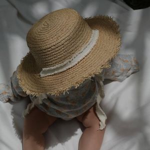 Helena também ganhou muitos elogios pelo chapeuzinho de palha colocado pela mamãe nas fotos