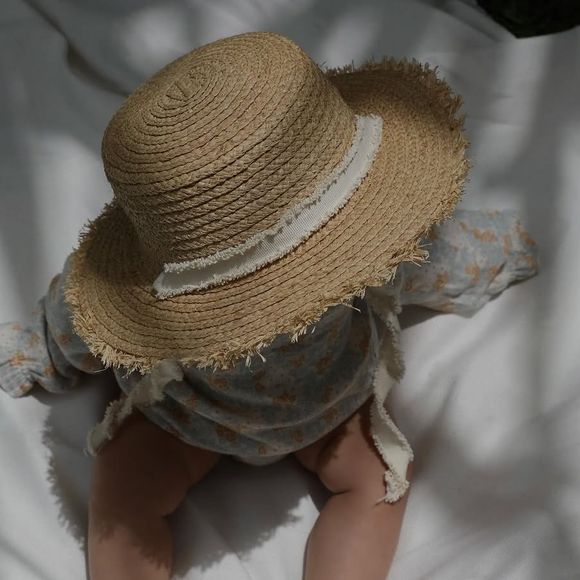 Helena também ganhou muitos elogios pelo chapeuzinho de palha colocado pela mamãe nas fotos