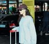 Uso seguido de boné: psicologia aponta vontade de transmitir individualidade e assegurar uma identidade própria - na foto ilustrativa, Bruna Marquezine desembarca com o acessório