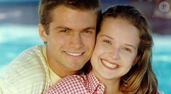 Cláudio Heinrich e Fernanda Rodrigues formaram par romântico em 'Malhação', no ano de 1995. A música 'Malandragem' era tema do casal.