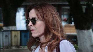 Velório de Dennis Carvalho emociona Deborah Evelyn, sua ex-mulher, Marieta Severo, Claudia Abreu, mais famosos e filhos do icônico diretor de novelas da Globo