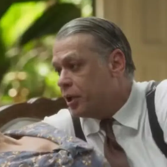 Reta final de ‘Garota do Momento’: Clarice vai conseguir fugir de Juliano após uma distração do vilão, na novela da Globo.