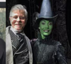 Do nada! 'Três Graças' vira musical por alguns segundos e Miguel Falabella entrega TUDO em publi inusitada de 'Wicked'; assista