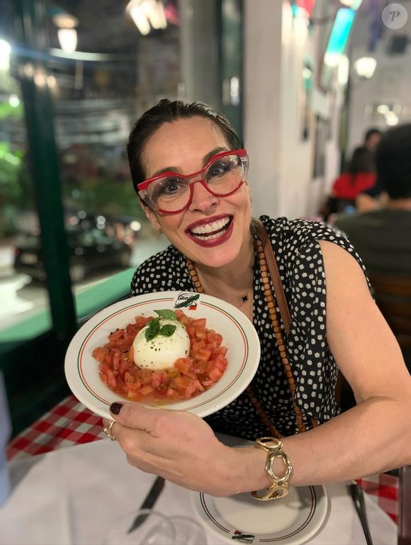 Suzy Rêgo emagreceu muito seguindo uma dieta cetogênica e mostrou uma receita super simples de pão sem glúten em suas redes sociais