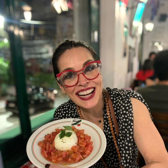 Suzy Rêgo emagreceu muito seguindo uma dieta cetogênica e mostrou uma receita super simples de pão sem glúten em suas redes sociais