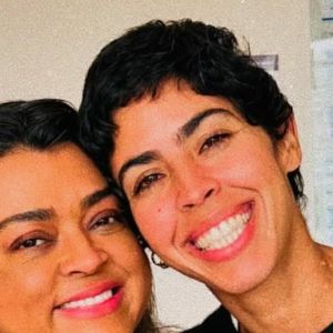 Irmã de Preta Gil, Bela Gil abriu o coração e agradeceu o carinho do público e as homenagens  para a artista, que morreu em 20 de julho de 2025.
