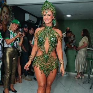 Paolla Oliveira e Virginia Fonseca conversaram sobre futuro da influencer no carnaval da Garnde Rio: 'Não foi um pedido (para a atriz retornar à tricolor). Trocamos, sim, umas mensagens, foi bem tranquilo'