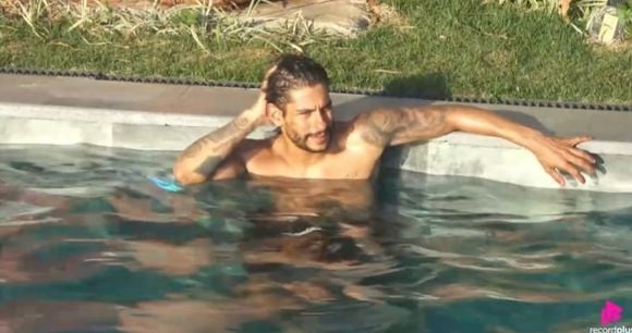 À beira da eliminação, Michelle Barros decide viver intensamente com Shia e movimenta os bastidores do reality rural